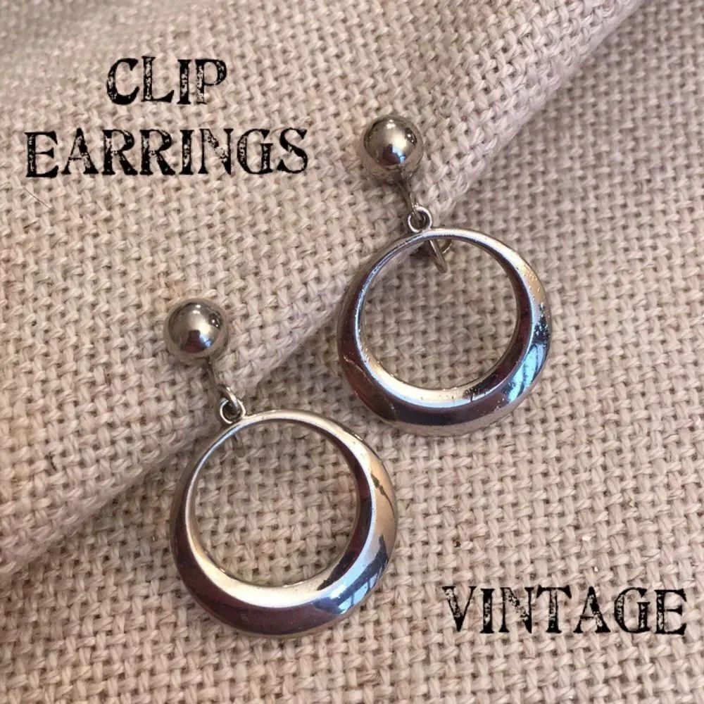 Vintage Circle Dangle Screw Back Style Clip Earrings Silvertone